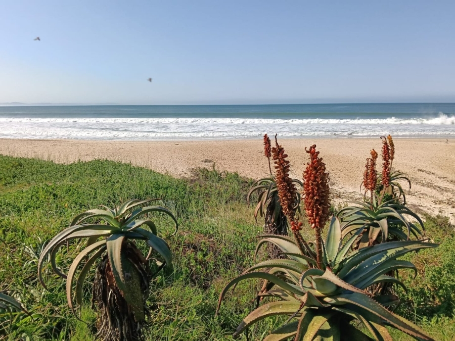 3 Bedroom Property for Sale in Wavecrest Eastern Cape